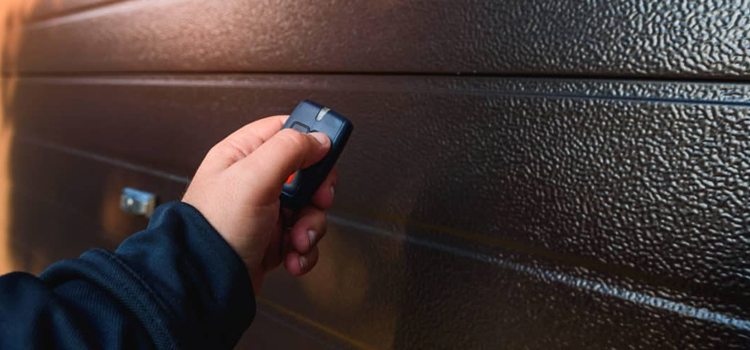 automatic door opener with remote control in San Carlos Park